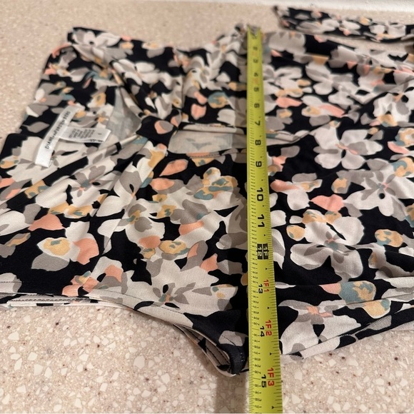 DVF Sleeveless Midi Dress Floral Pattern Neck Detail Wrap Around 100% Silk 6/M - Picture 13 of 16